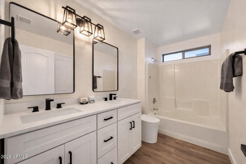 11330_Bathroom2_Great