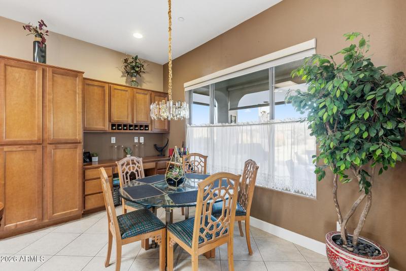 Eat-in Kitchen