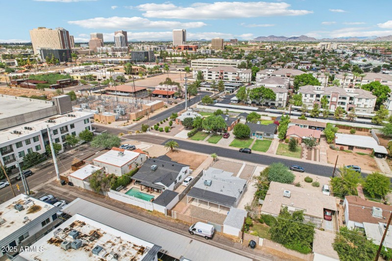 45-web-or-mls-E Cheery Lynn Rd-S2009-045