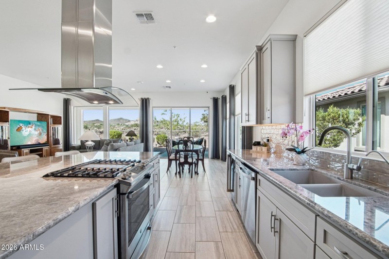 18-web-or-mls-W Montansoro Ln-S1610-014