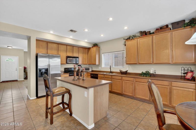 9-web-or-mls-23-E Keats Ave