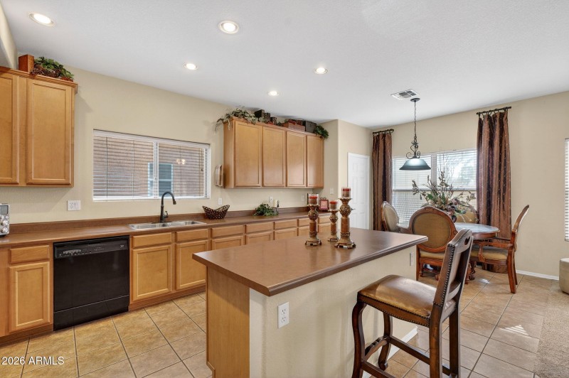 10-web-or-mls-24-E Keats Ave