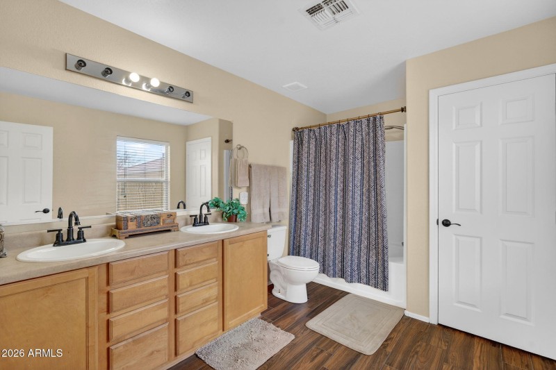 29-web-or-mls-42-E Keats Ave