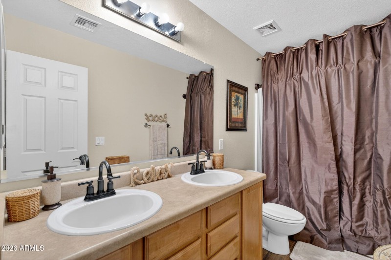 37-web-or-mls-32-E Keats Ave