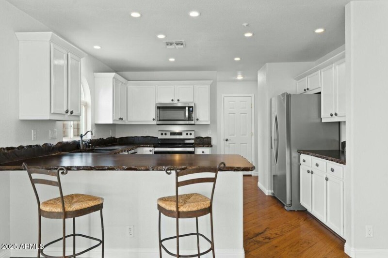 Kitchen with large island