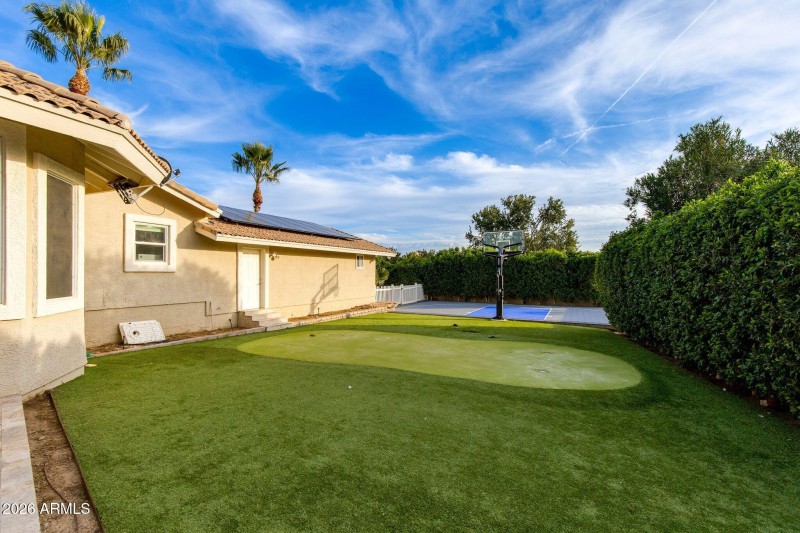 Outdoor Putting Green