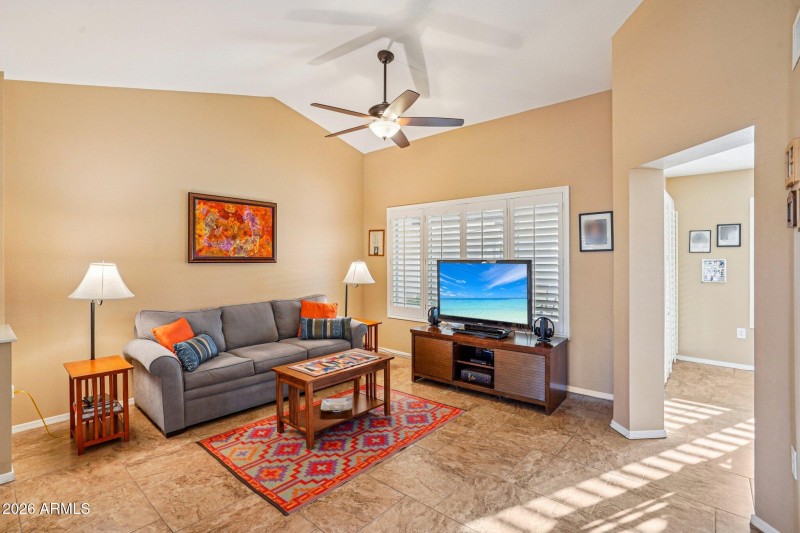 6-web-or-mls-W Buttonwood Dr-S0302-006