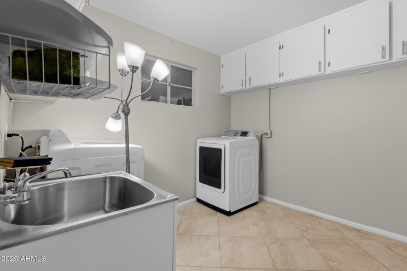 15-web-or-mls-1802 E Meadowbrook Ave-15