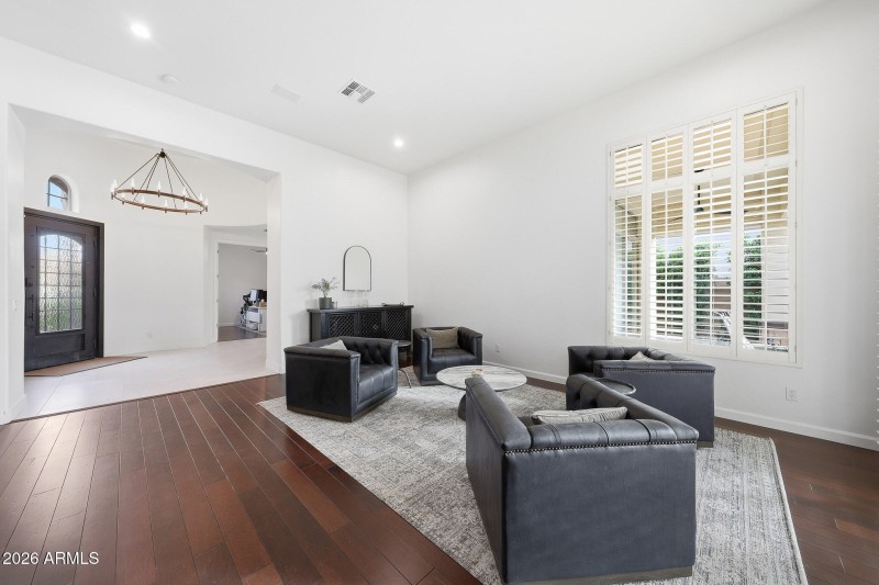 Entryway/lounge