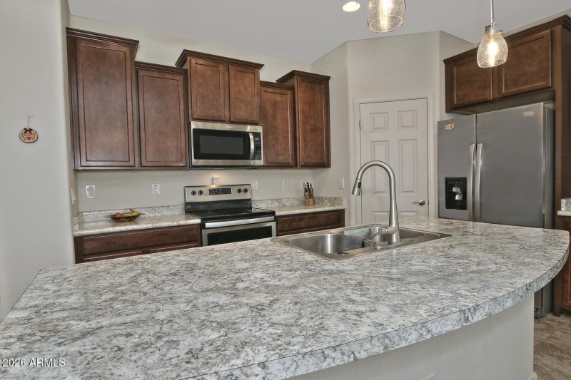 5484 W Patriot Way Florence AZ-large-010