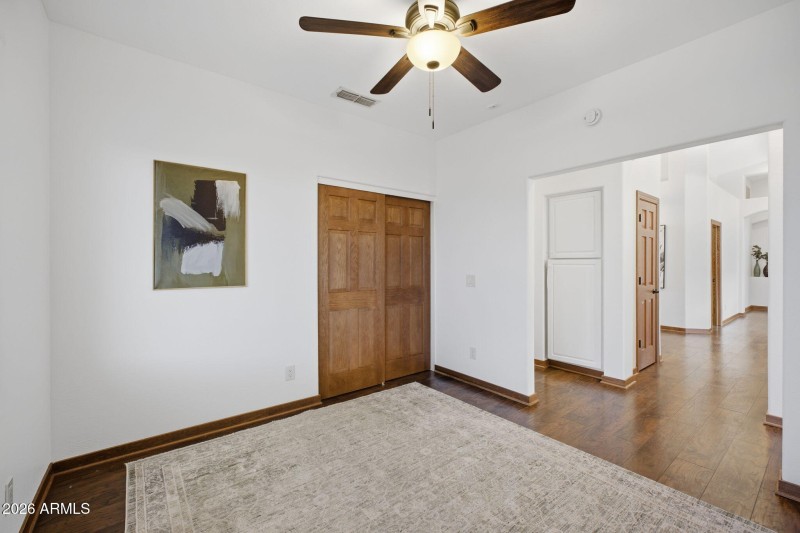 Flexible den / bedroom