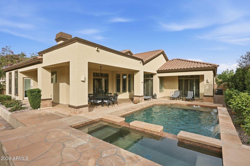 back of hom/pool