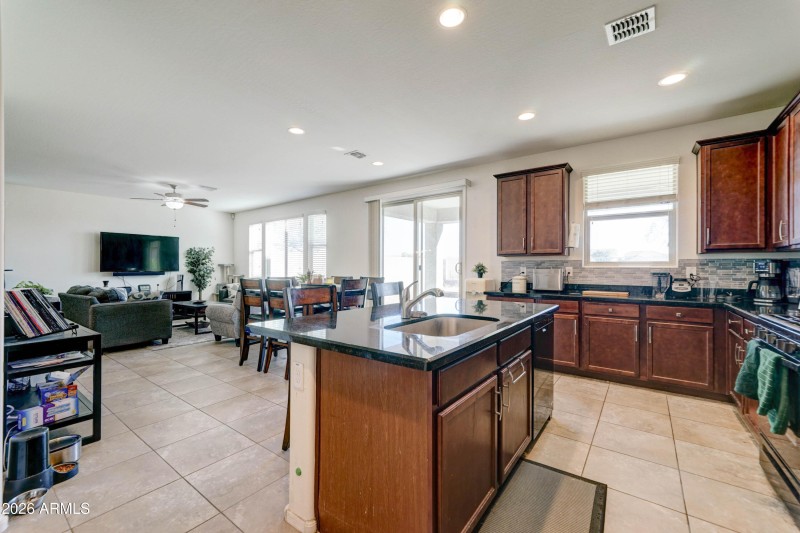 35587 N Donovan Dr-7