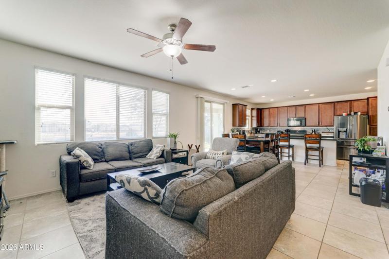 35587 N Donovan Dr-10