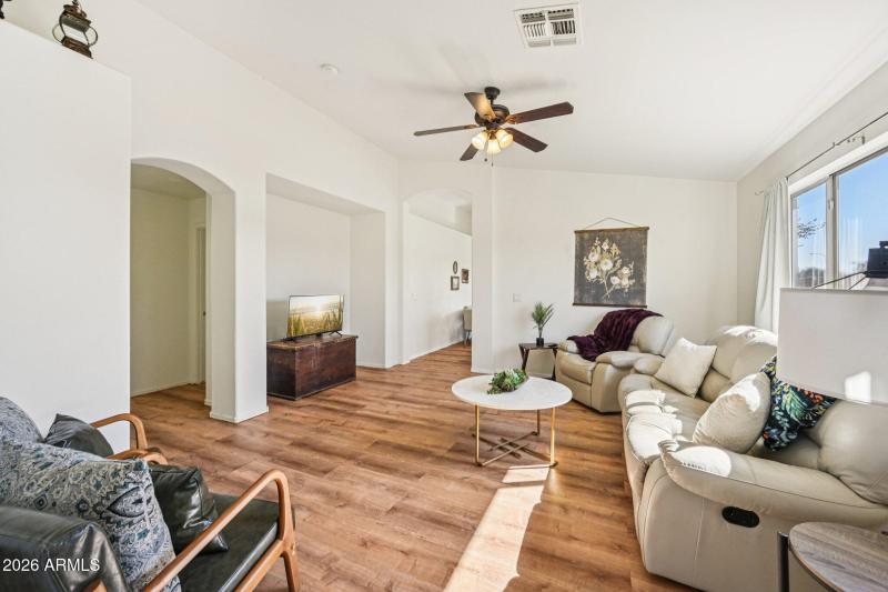 7-web-or-mls-N 107th Dr-S0402-007