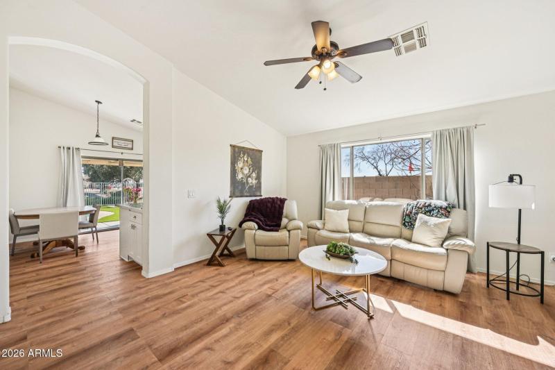 8-web-or-mls-N 107th Dr-S0402-008