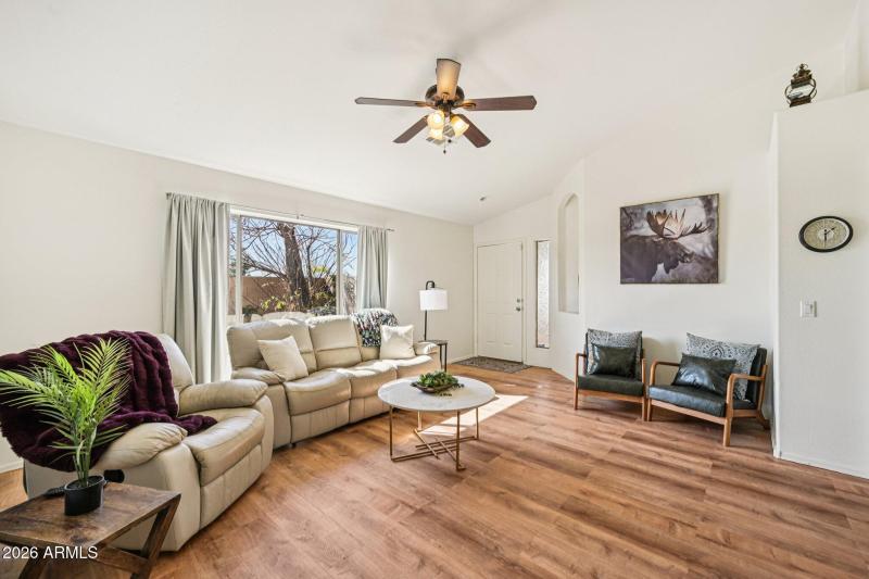 9-web-or-mls-N 107th Dr-S0402-009