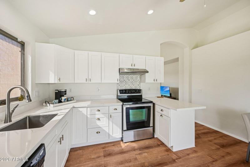 15-web-or-mls-N 107th Dr-S0402-015