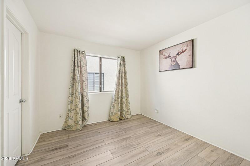 22-web-or-mls-N 107th Dr-S0402-022