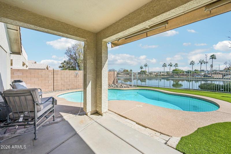 27-web-or-mls-N 107th Dr-S0402-027