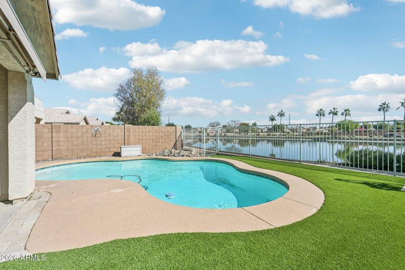 29-web-or-mls-N 107th Dr-S0402-029