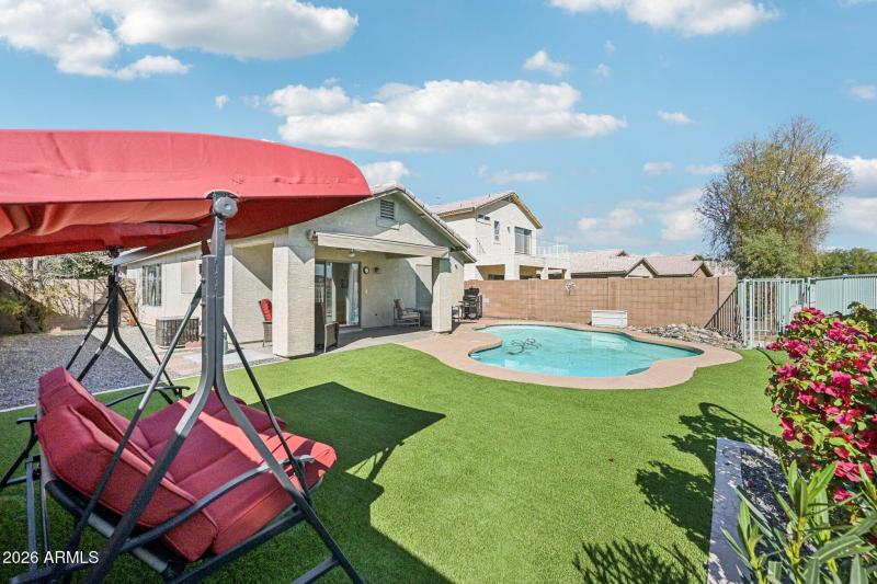 32-web-or-mls-N 107th Dr-S0402-032