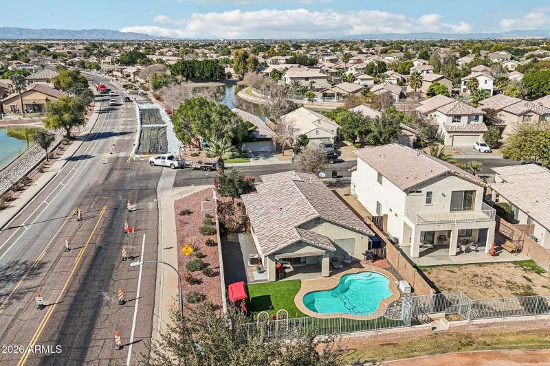 43-web-or-mls-N 107th Dr-S0402-043