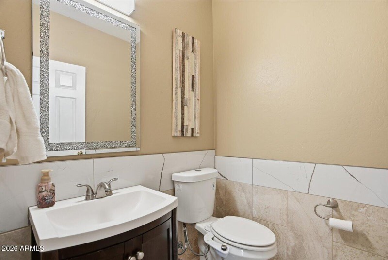 19-2414 W Florentine Rd_RedHogMedia