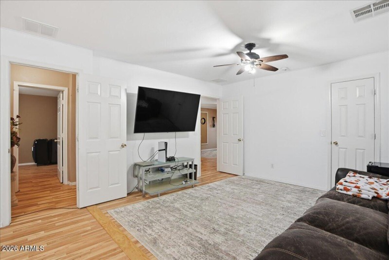 38-2414 W Florentine Rd_RedHogMedia
