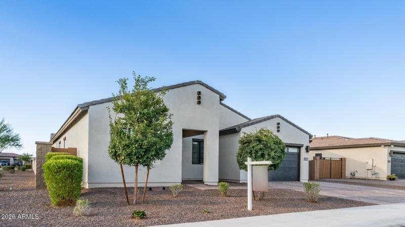 8022 W Northview Ave Exterior Photos-10