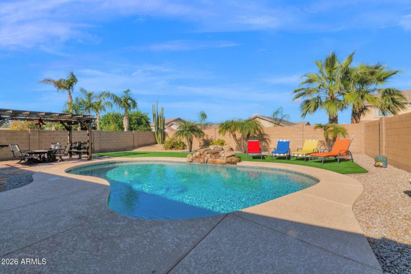 Luxurious Pool and Yard