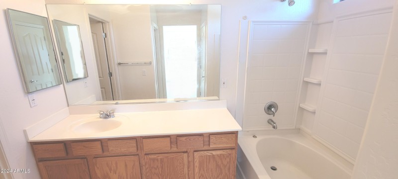 1832 Falcon Master bath