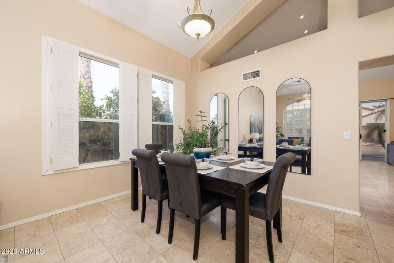 W Los Gatos Dr (7452)-4