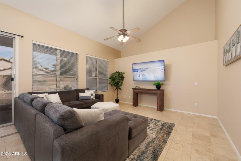 W Los Gatos Dr (7452)-6