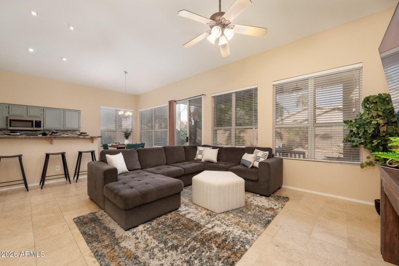 W Los Gatos Dr (7452)-7