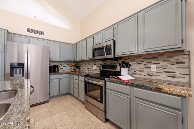 W Los Gatos Dr (7452)-10