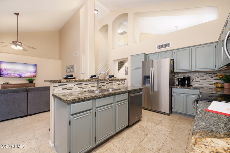 W Los Gatos Dr (7452)-11