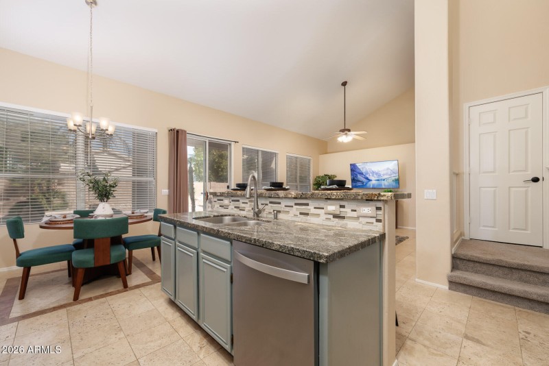 W Los Gatos Dr (7452)-12