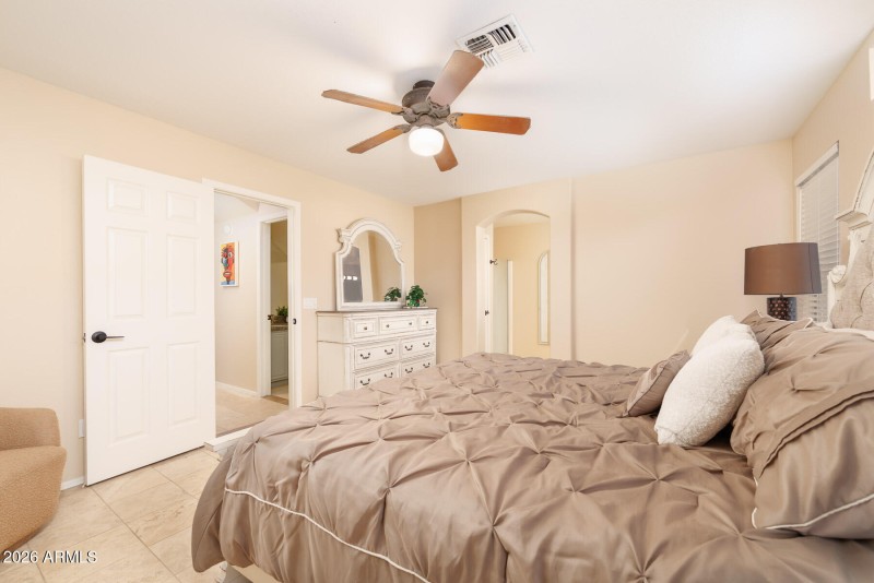 W Los Gatos Dr (7452)-14