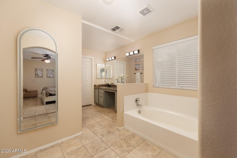 W Los Gatos Dr (7452)-15