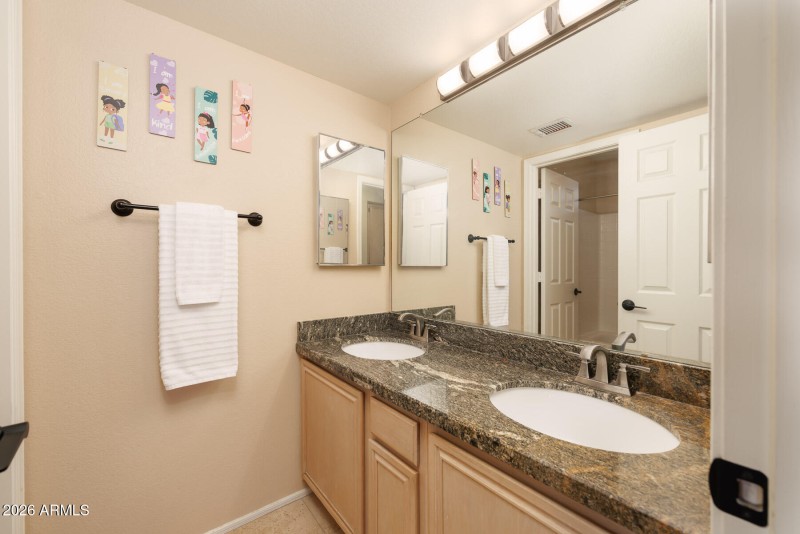 W Los Gatos Dr (7452)-22