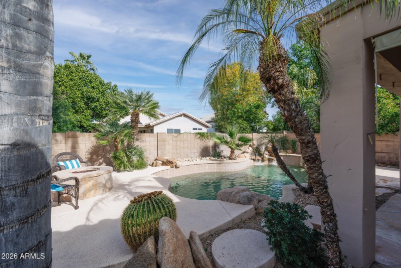 W Los Gatos Dr (7452)-28