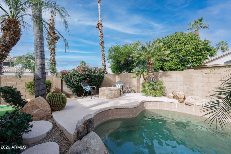 W Los Gatos Dr (7452)-30