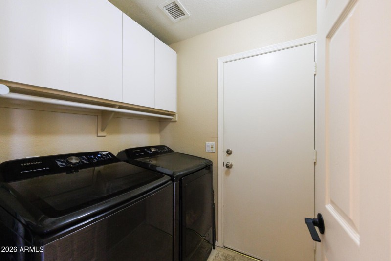 W Los Gatos Dr (7452)-34