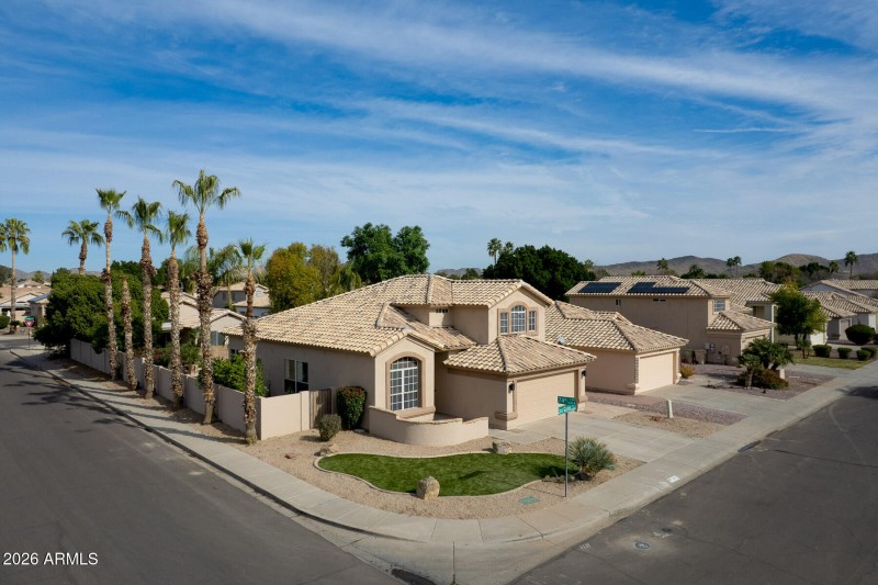 W Los Gatos Dr (7452)-38