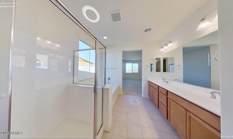 03E177CF-B77C-4E5B-9C41-006481D875FC