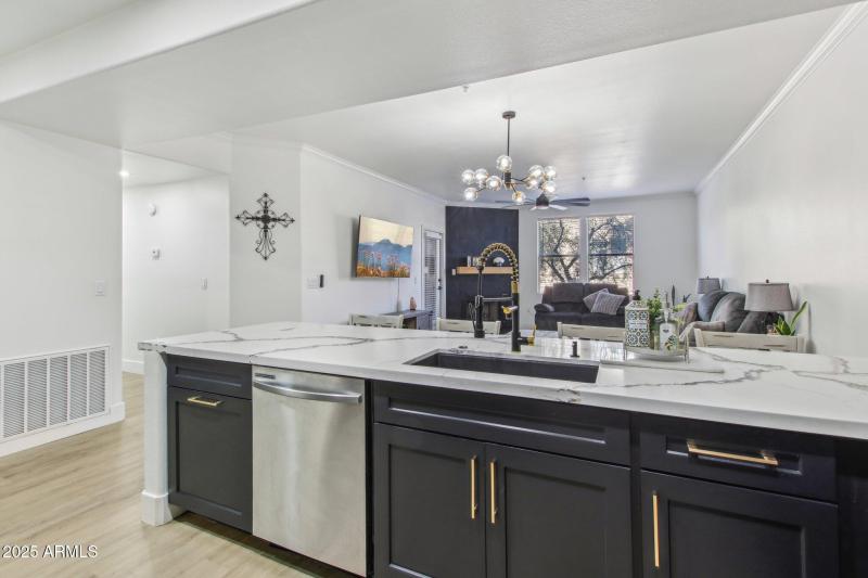 11-web-or-mls-N 76th St 2263-011