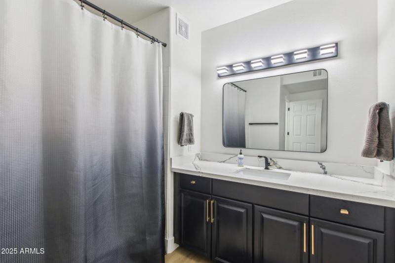 23-web-or-mls-N 76th St 2263-023