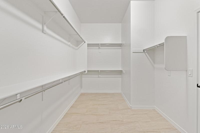 Walk In-Closet