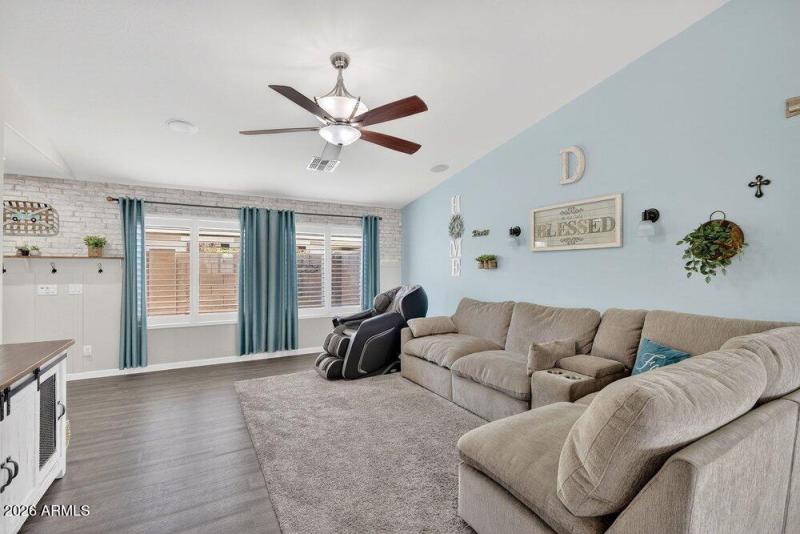 009_10-web-or-mls-24-e_saddlebrook_rd_60